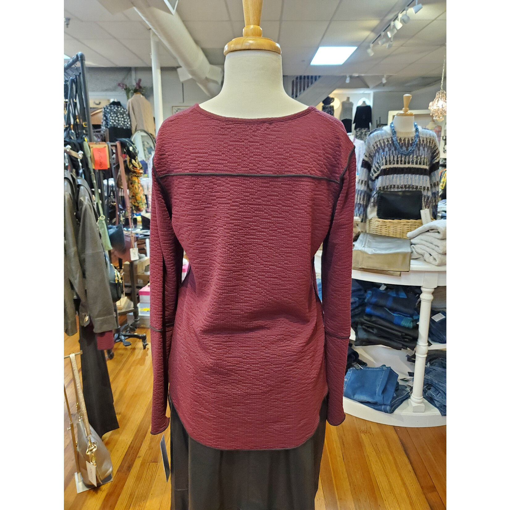 Seersucker Boatneck in Merlot/Blk Contrast