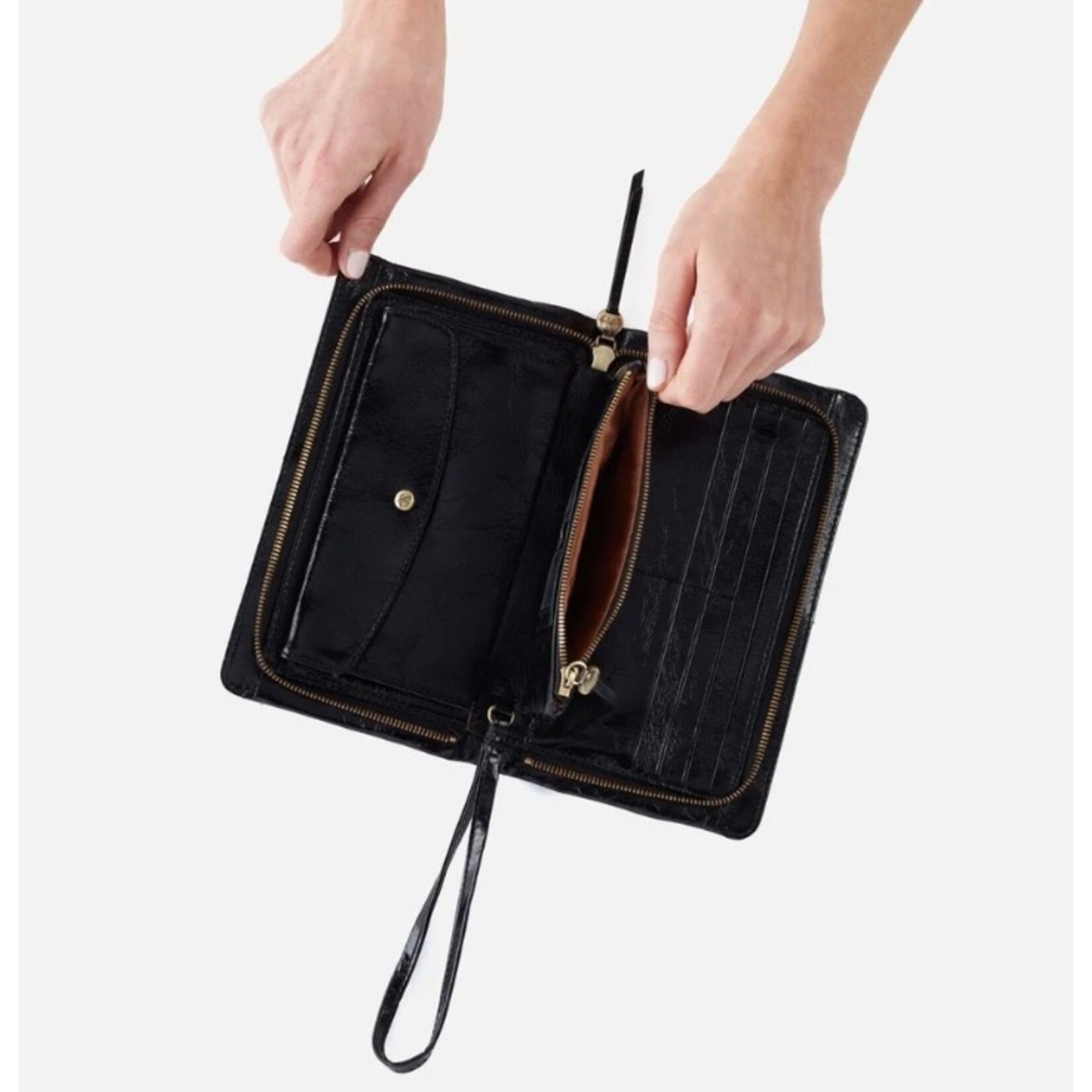 HOBO Evolve Wristlet in Black