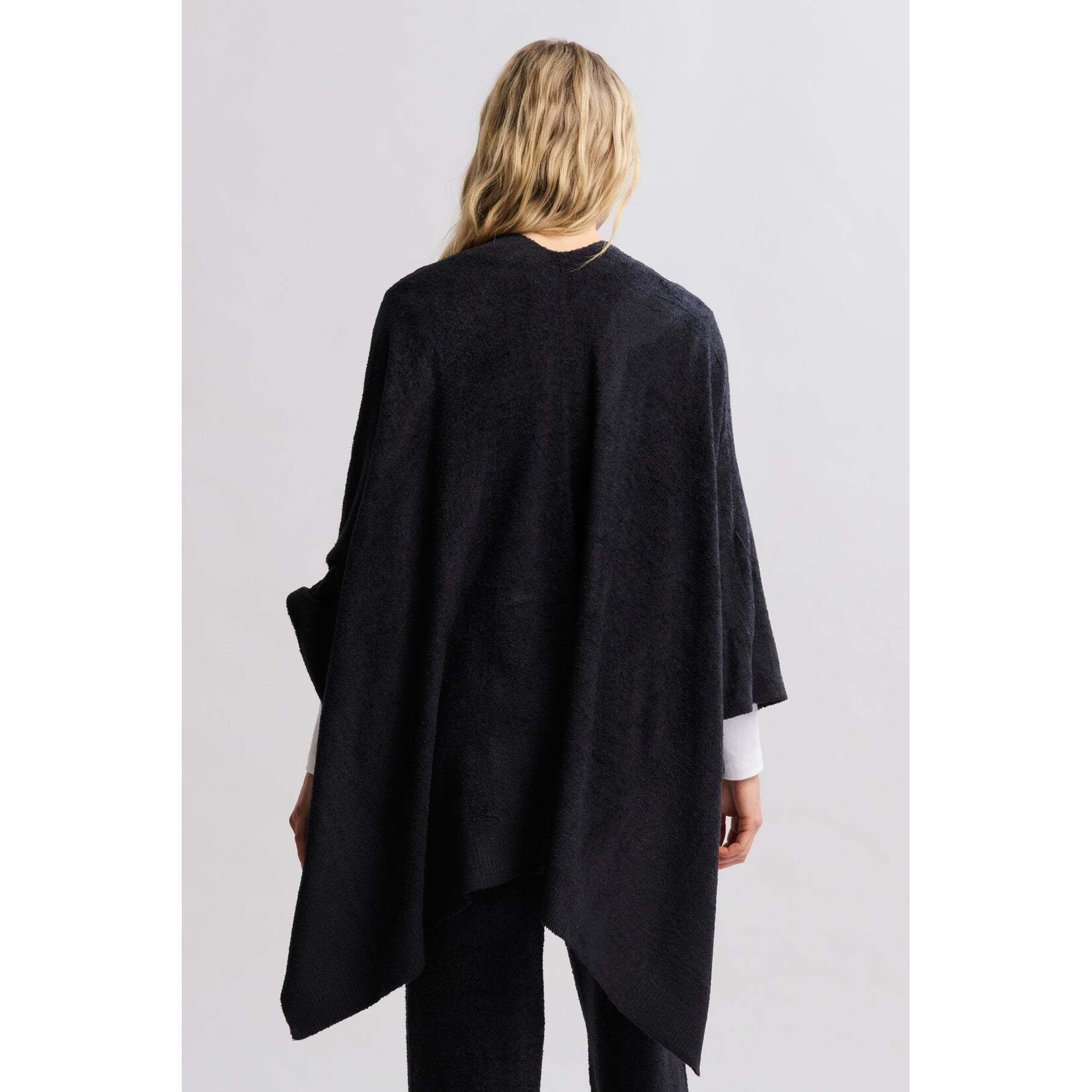 Barefoot Dreams CozyChic Lite® Weekend Wrap In Black OS