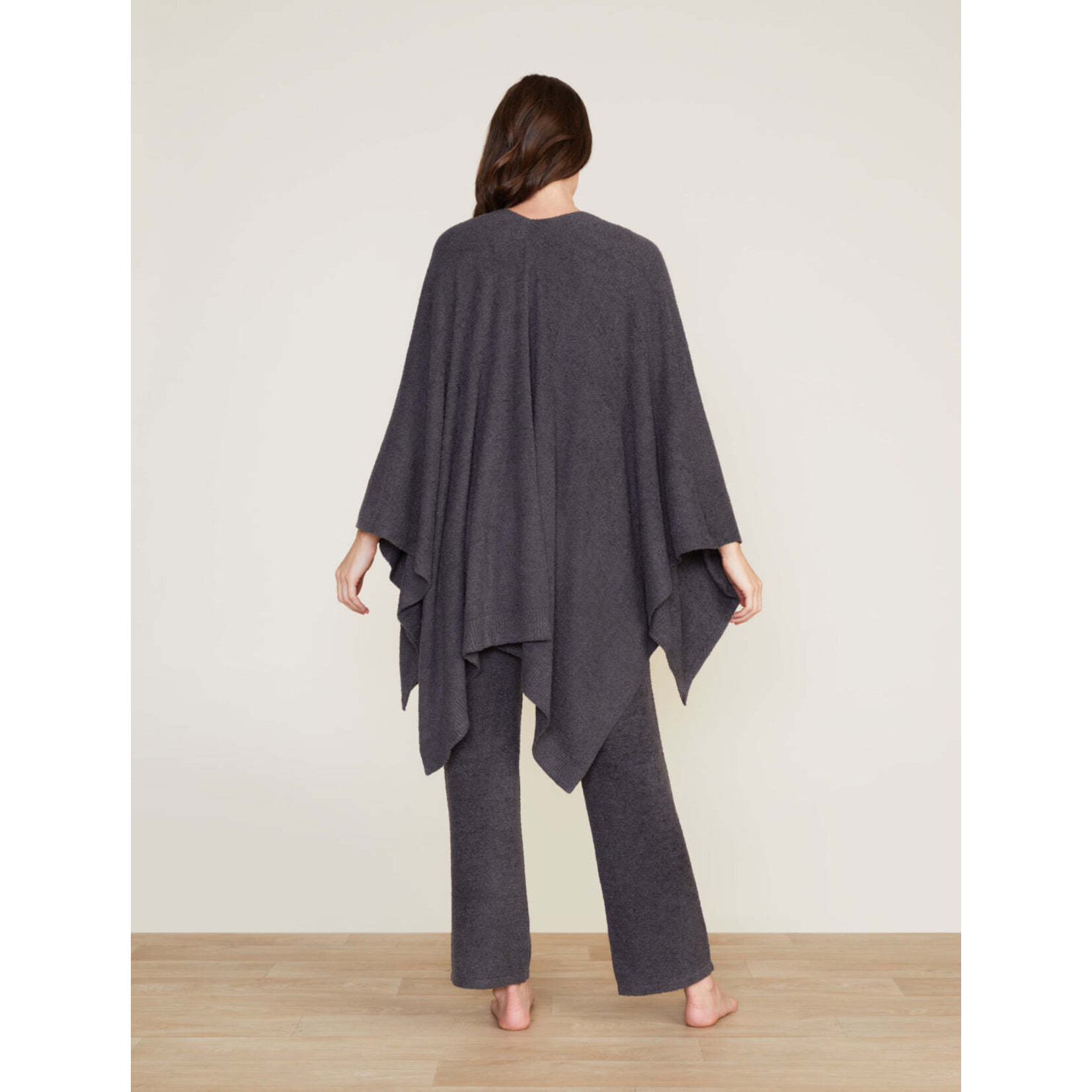 Barefoot Dreams CozyChic Lite® Weekend Wrap In Carbon OS