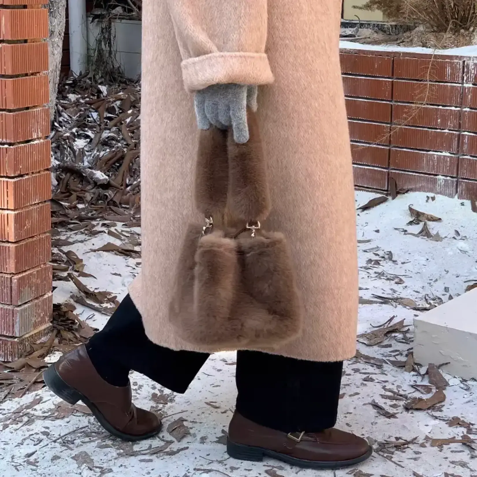 Pretty Persuasions Faux Fur Crossbody Bag & Handle in Chocolate