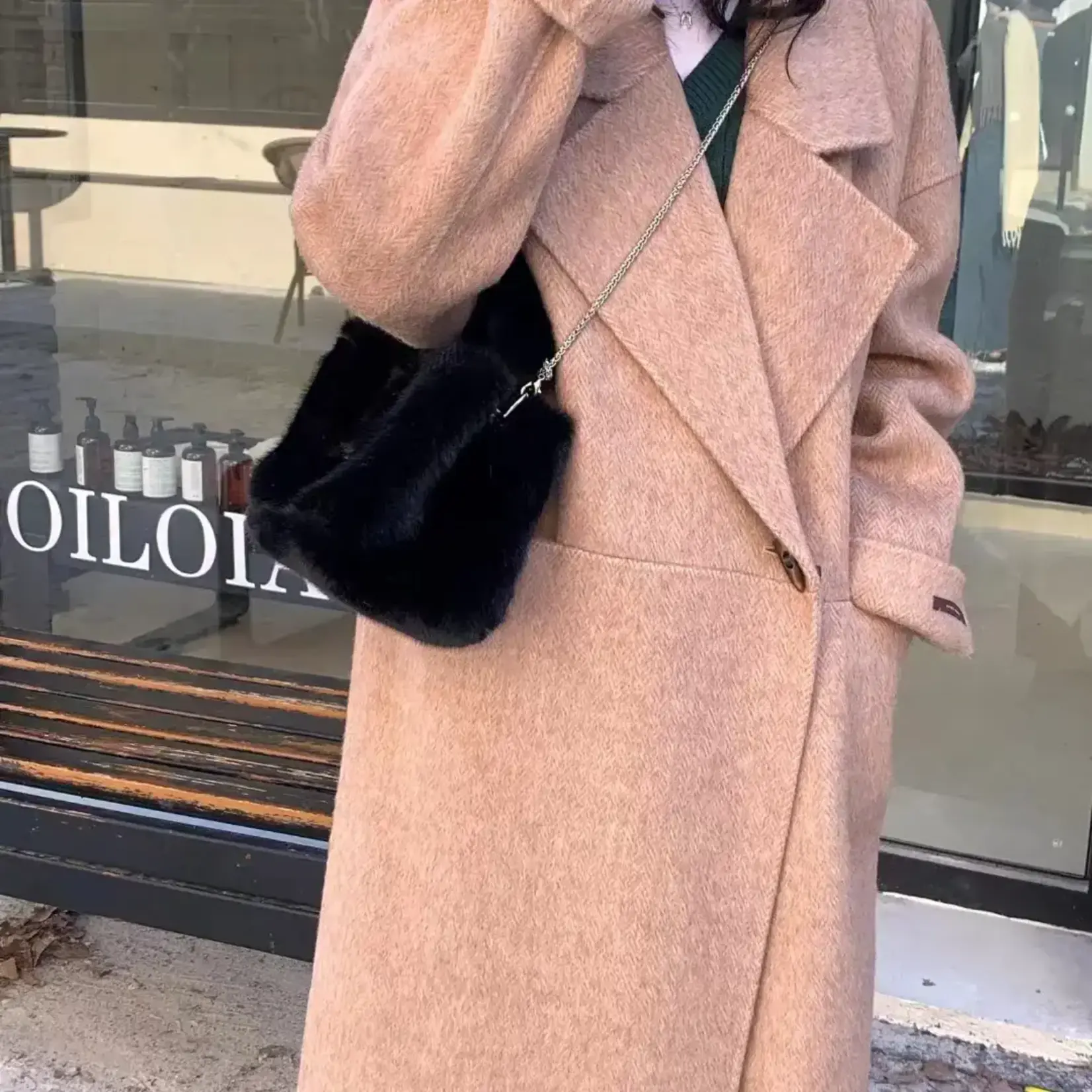 Pretty Persuasions Faux Fur Crossbody Bag & Handle in Black