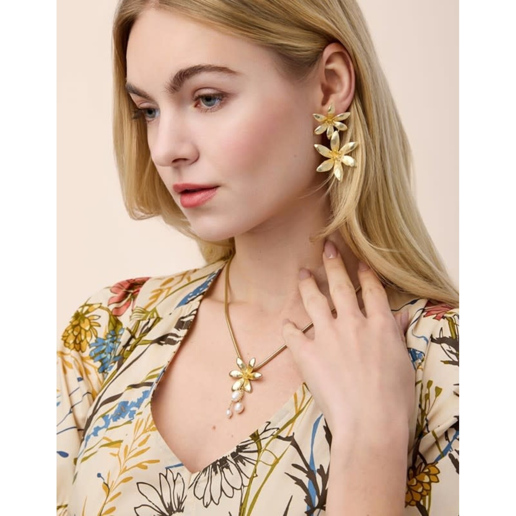 Spartina River Lily Earrings Gold