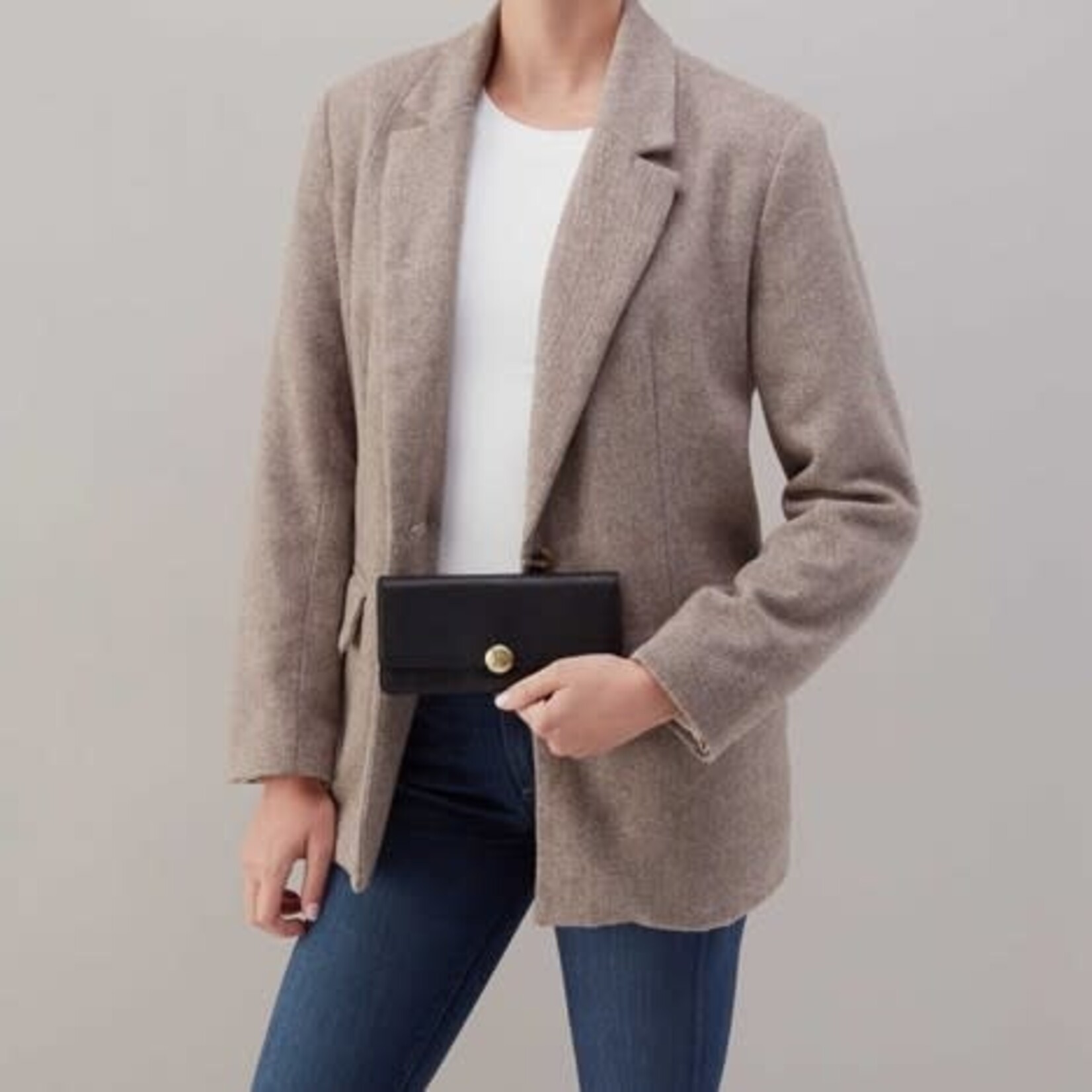 HOBO Hutton Large Micrograin Leather Wallet in Black