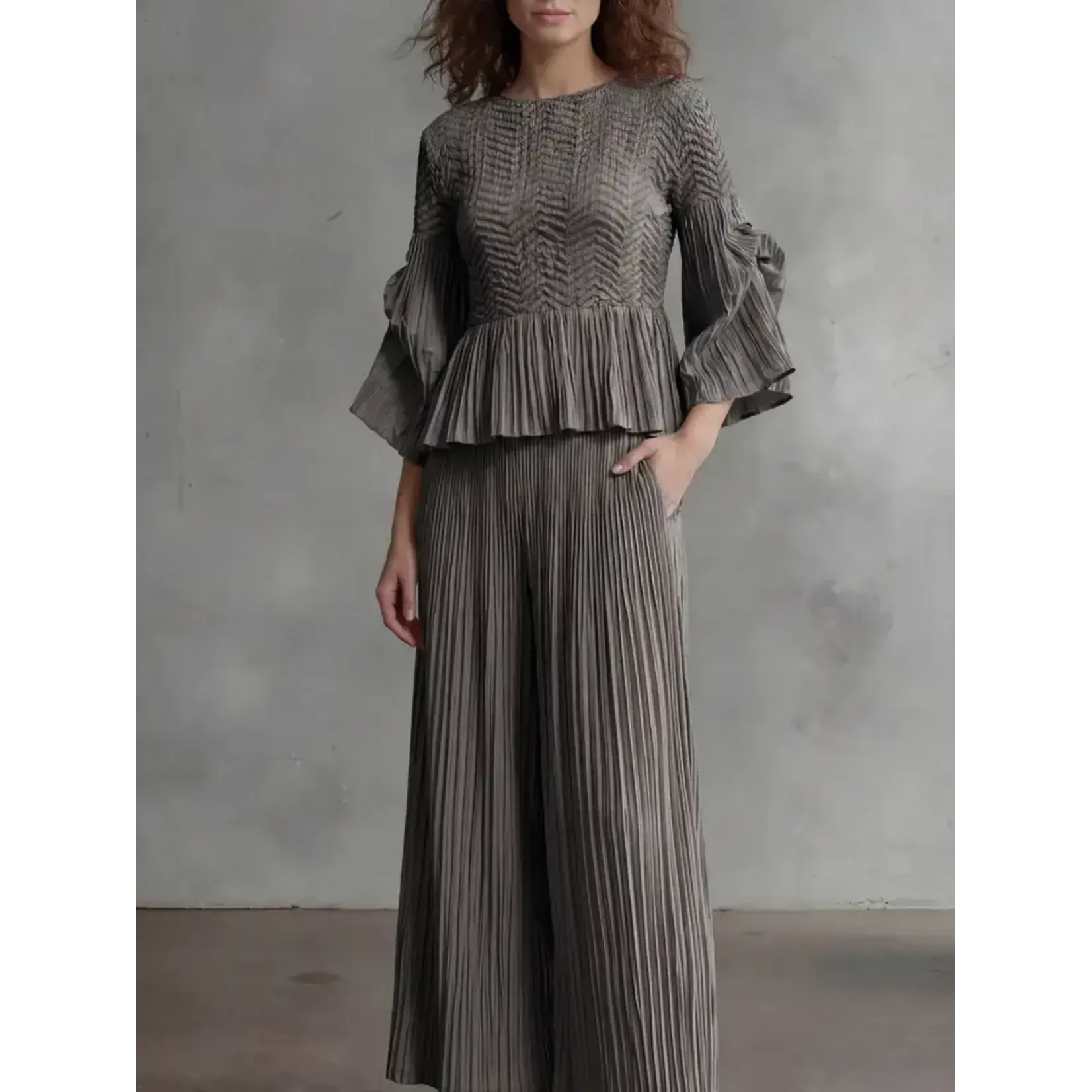 Ellyndale Pleated Pants in Grey OS