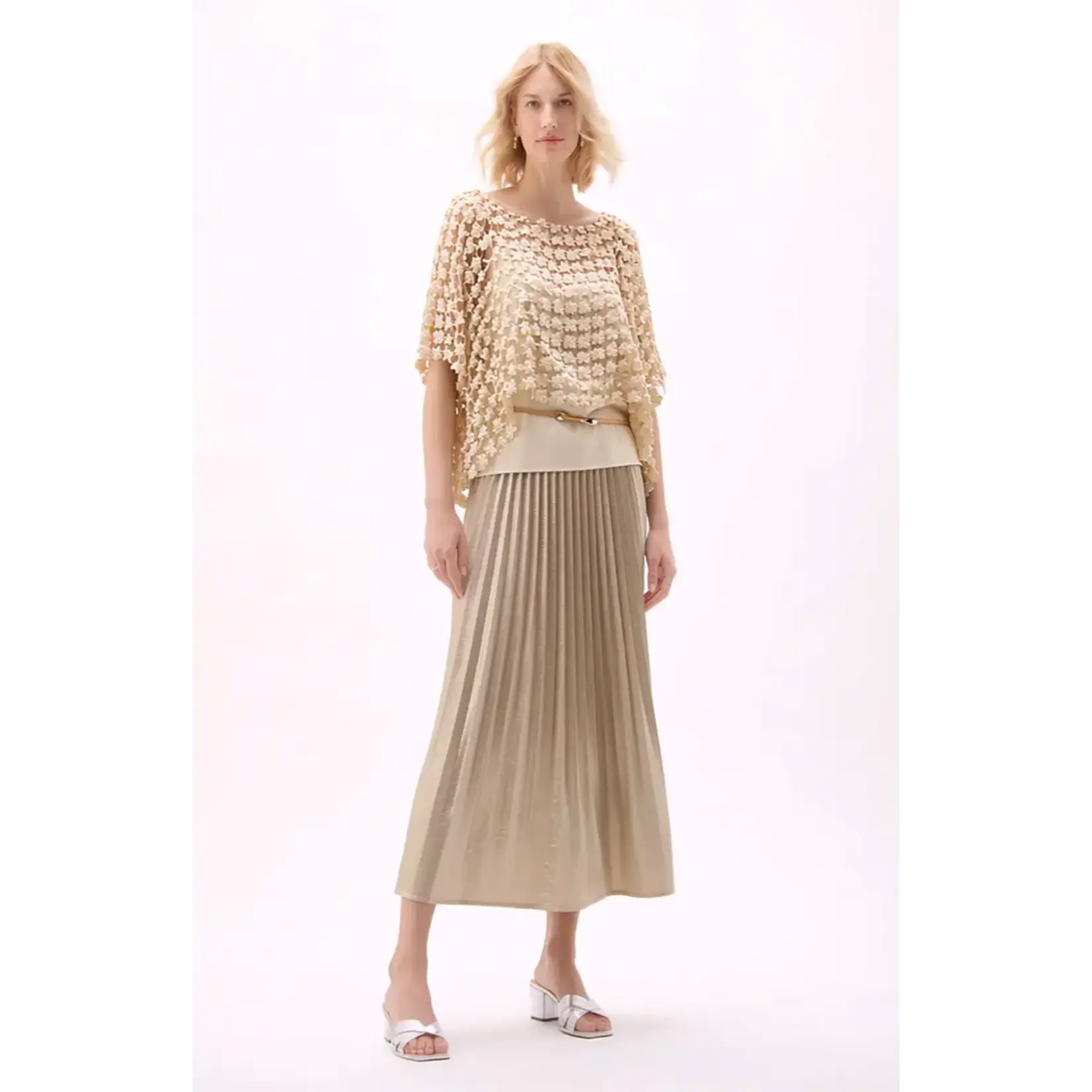 Ellyndale Lace Poncho in Champagne