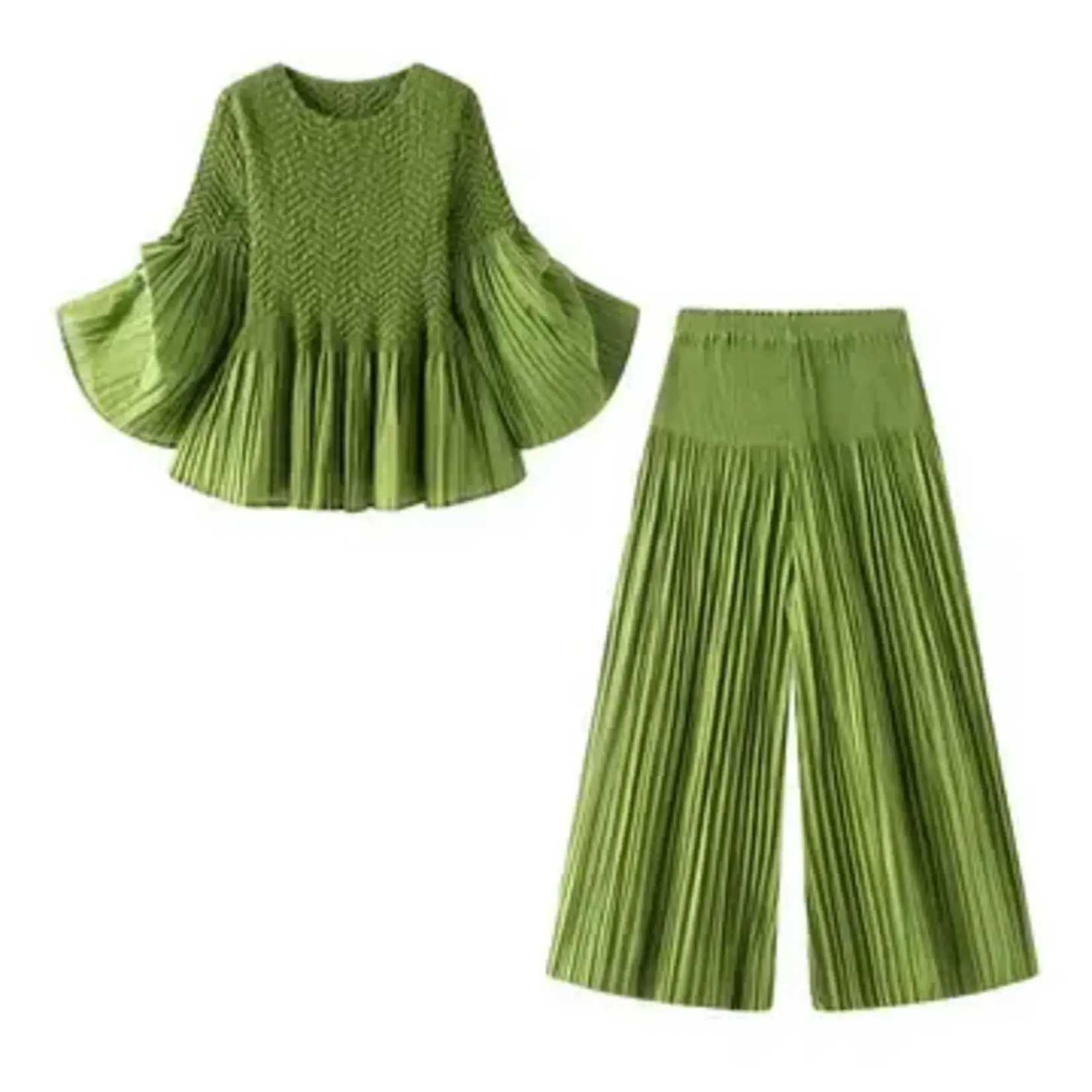 Ellyndale Pleated Top w/Flared Sleeves & Sweep Green OS