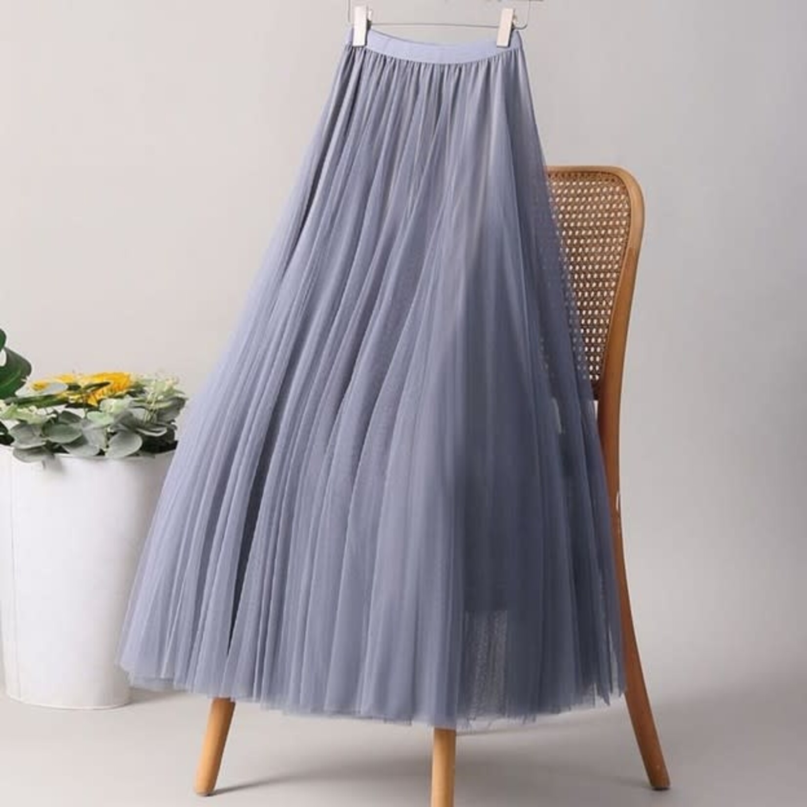 Solid Color Elastic-Waist Tulle A-Line Skirt in Grey