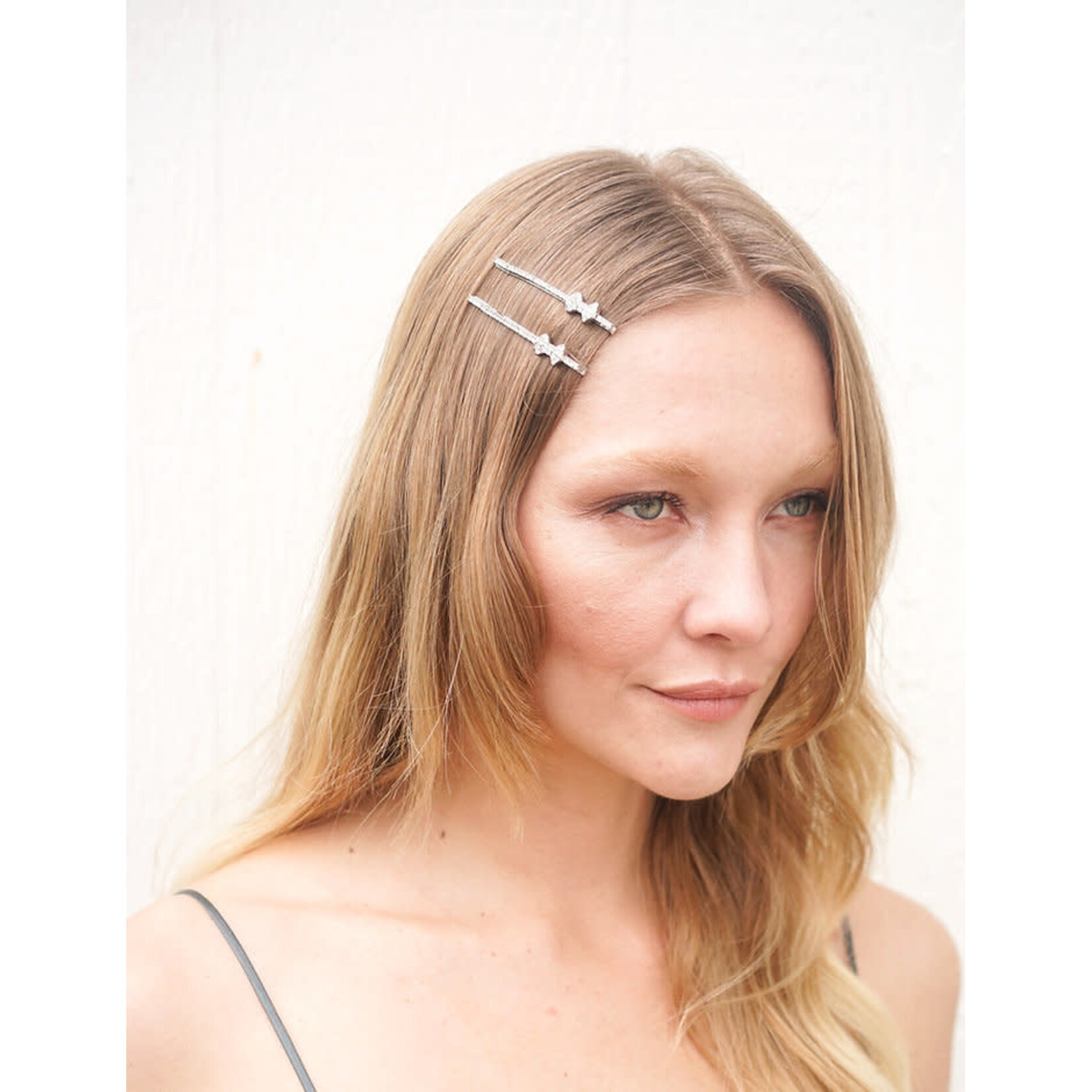 Ficcare Bow-tie Glittery Bobby Pins in Clear Crystal