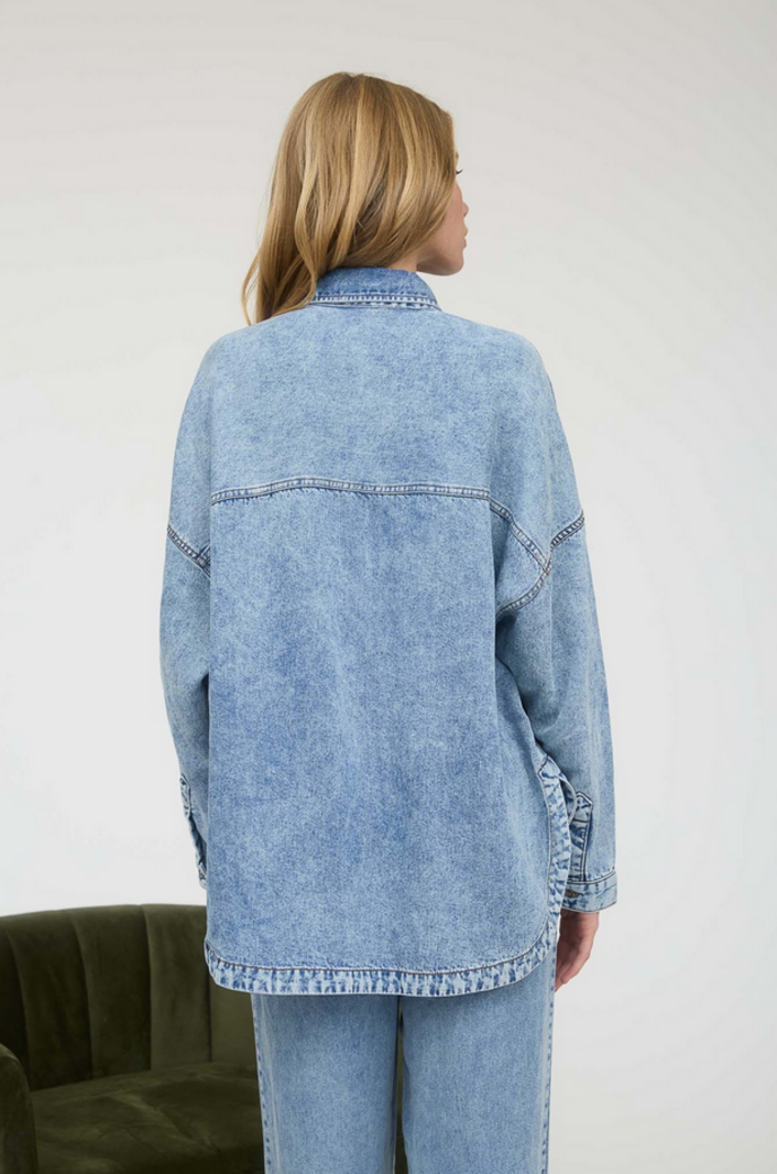 Blu Pepper Washed Chambray Button Up