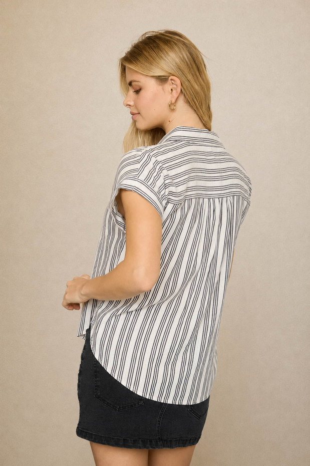 Blu Pepper Textured Stripe Short Sleeve Button Up