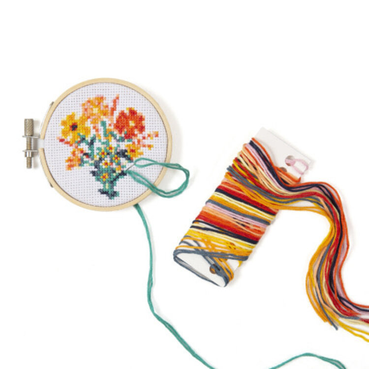 Kikkerland Kit de broderie au point de croix - Motif fleurs