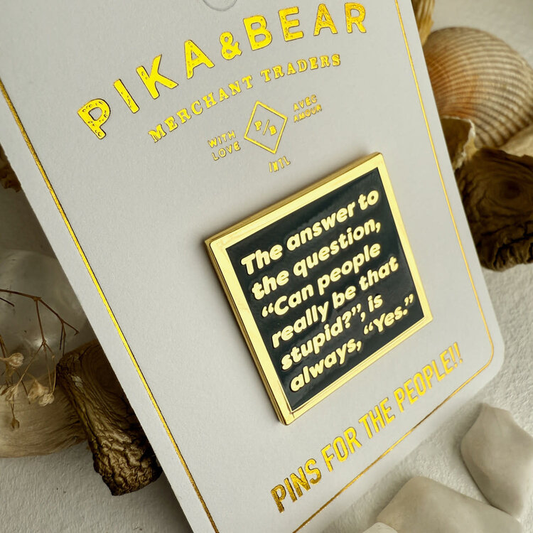 Pika & Bear Épinglette - Réponse universelle
