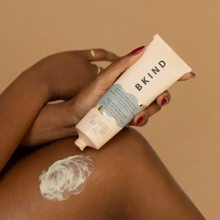BKIND Exfoliant corporel hydratant - Sel marin et sapin baumier