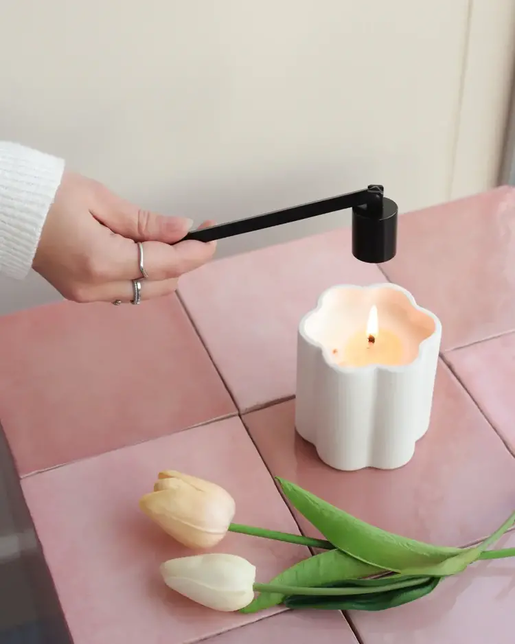 Moi d'abord Bougie de soja - Mûre et tulipe