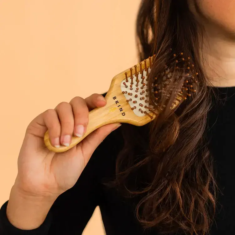 BKIND Petite brosse à cheveux en bambou