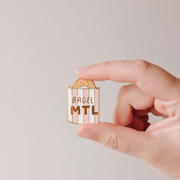 Mimi & August Épinglette - Bagel de Montréal