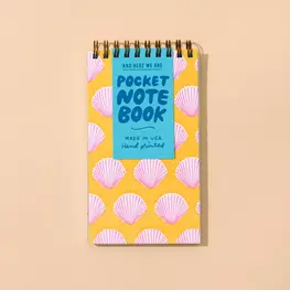 And Here We Are Carnet à spirale de poche - Coquillages roses