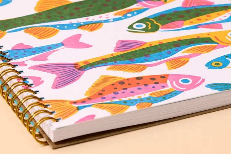 And Here We Are Carnet à spirale - Truites arc-en-ciel