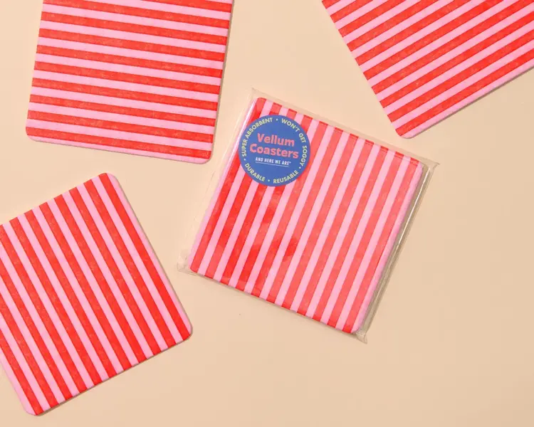 And Here We Are Ensemble de sous-verres (4) - Vélin festonné - Rouge & Rose