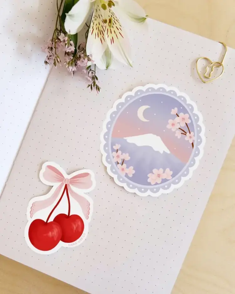 Marie-Lise Autocollant - Cerise coquette
