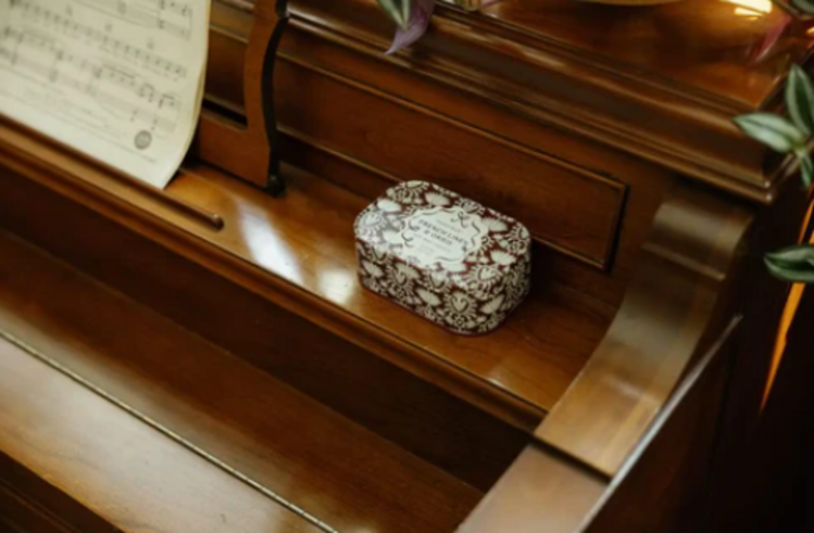 Paddywax Bougie - Chérie - Lin français et Iris