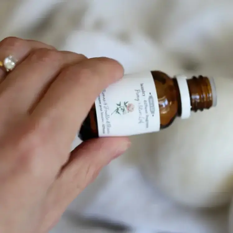 Dot & Lil Fragrance pour lessive et diffuseur - Pivoine et feuille d'Olivier