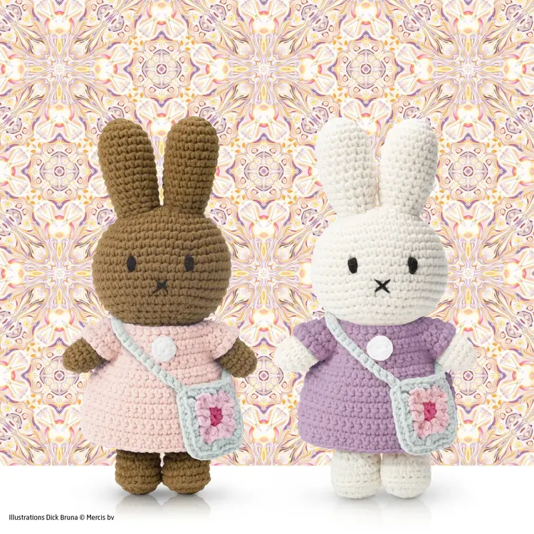 Just Dutch Peluche - Miffy -  Robe lilas avec sac à fleurs bleu