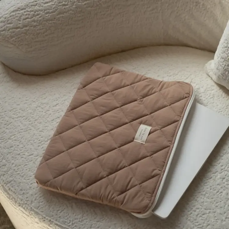 Dans le sac Pochette pour ordinateur - Tan