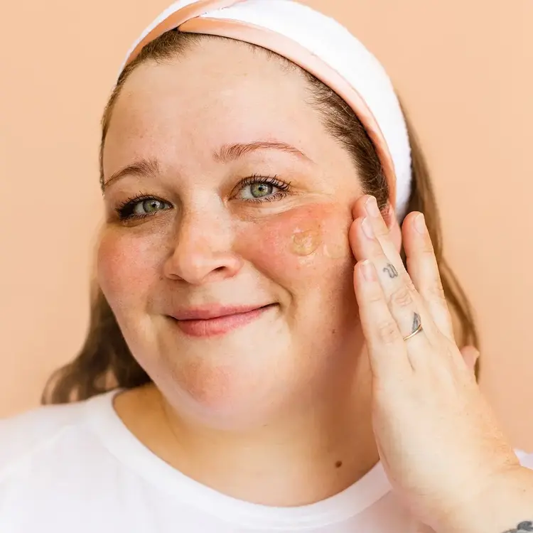 BKIND Masque visage exfoliant éclaircissant avec AHA et BHA
