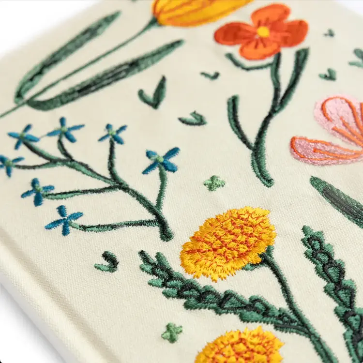 Three Potato Four Journal brodé - Floral