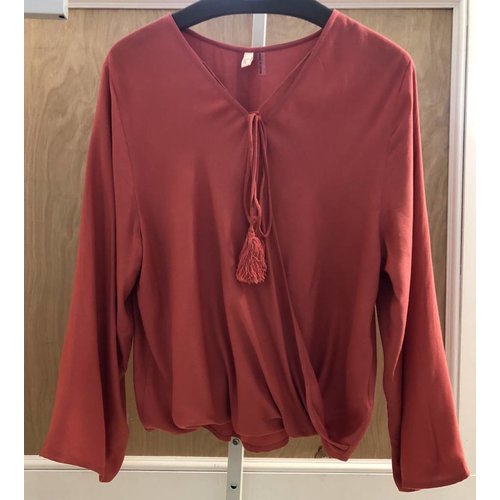 ELAN CRISS CROSS TOP W/ TIE ELAN CRISS CROSS TOP W/ TIE
