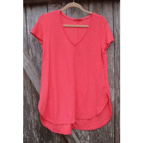 CUT LOOSE LIGHTWEIGHT V-NECK S/S TOP CUT LOOSE LIGHTWEIGHT V-NECK S/S TOP