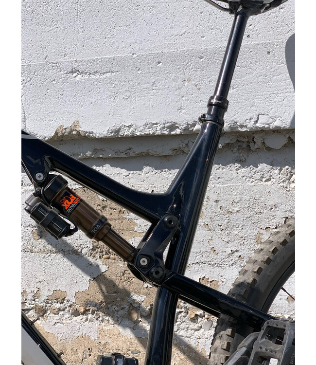 Ex Demo 2019 RM Altitude Carbon Custom XL  Live Valve 27.5"