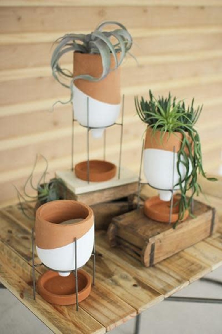 WHITE DIPPED CLAY POTS ON WIRE STAND