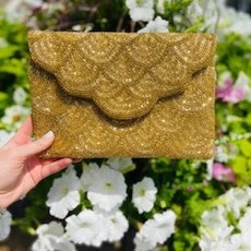 lac-ss-412/G Gold Scalloped Clutch