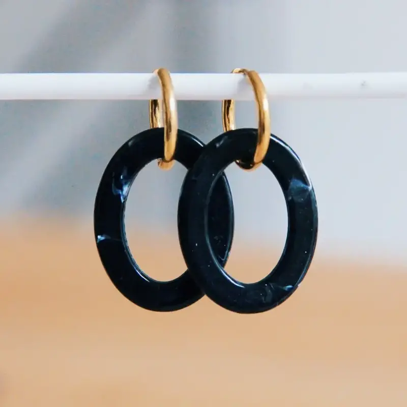 STAINLESS STEEL EARRING WITH OVAL RESIN DROP - BLACK/GOLD