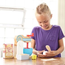 MELISSA & DOUG Make-A-Cake Mixer Set