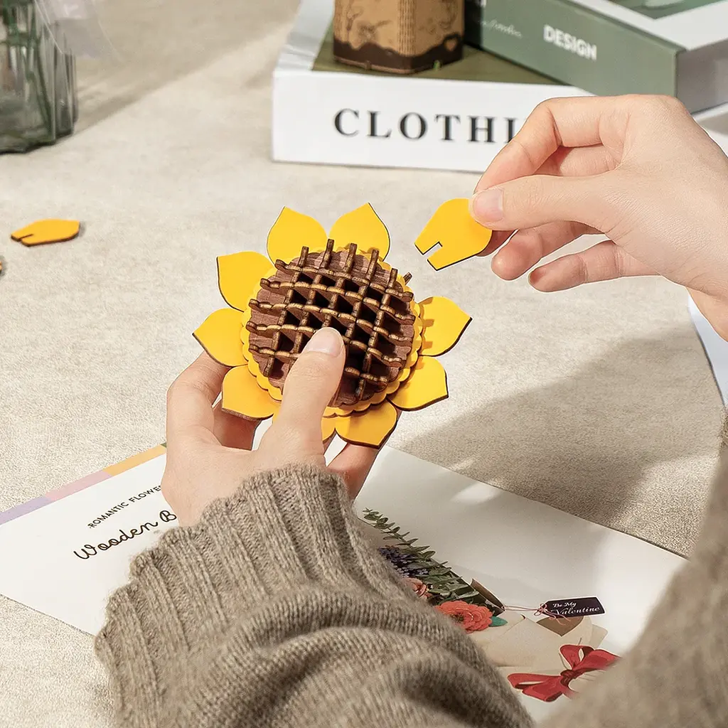 ROBOTIME Wooden Flower Bouquet