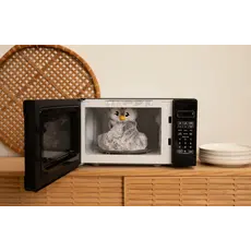 HUGIMALS WORLD Pax the Penguin