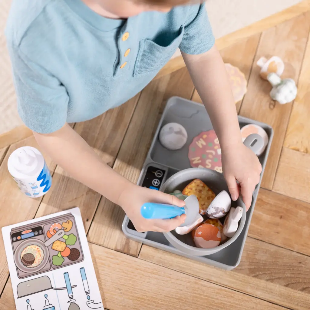 MELISSA & DOUG Simmer & Stir Stove Top Play Set