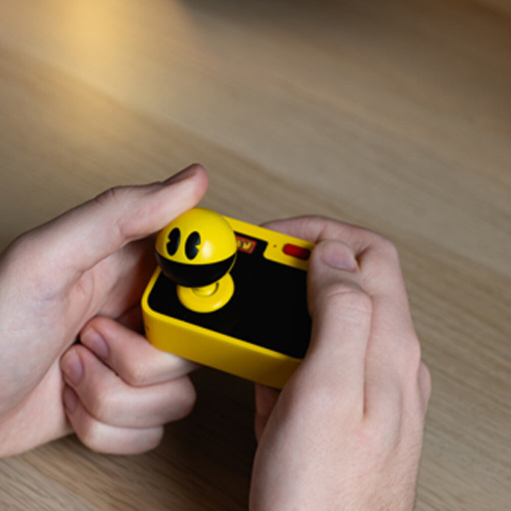 FIZZ CREATIONS Pac-Man Plug and Play! TV Game