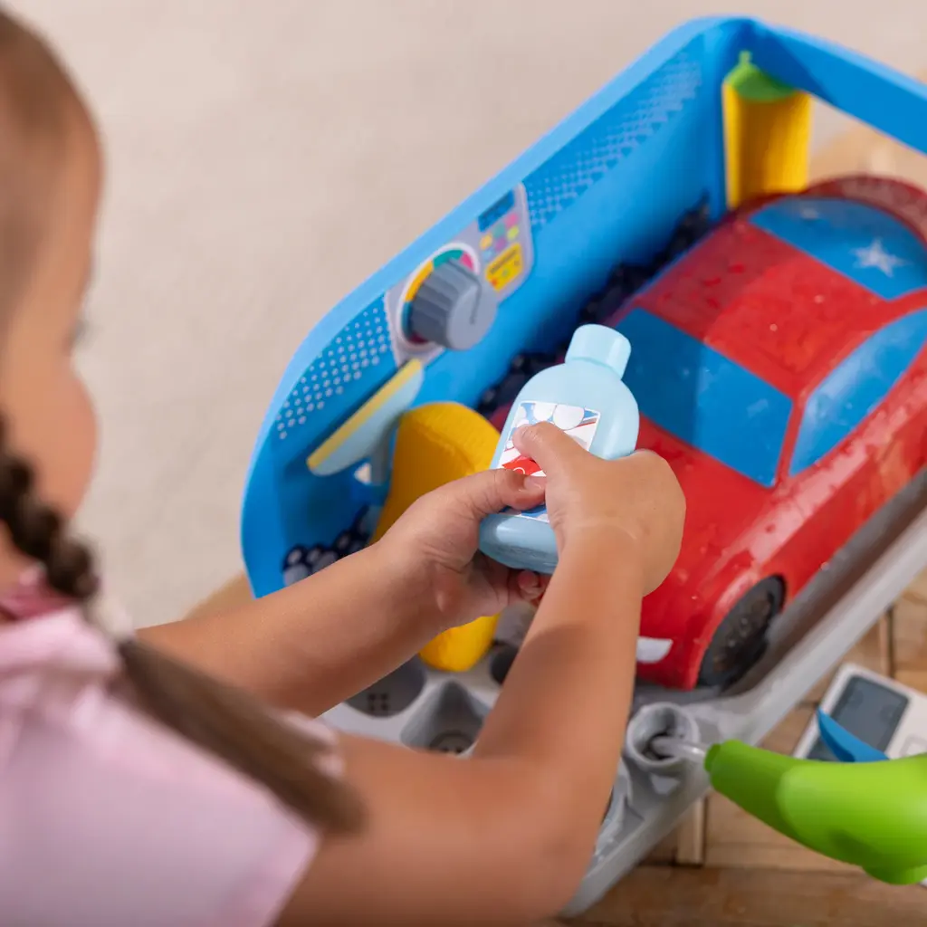 MELISSA & DOUG Spray & Shine Car Wash