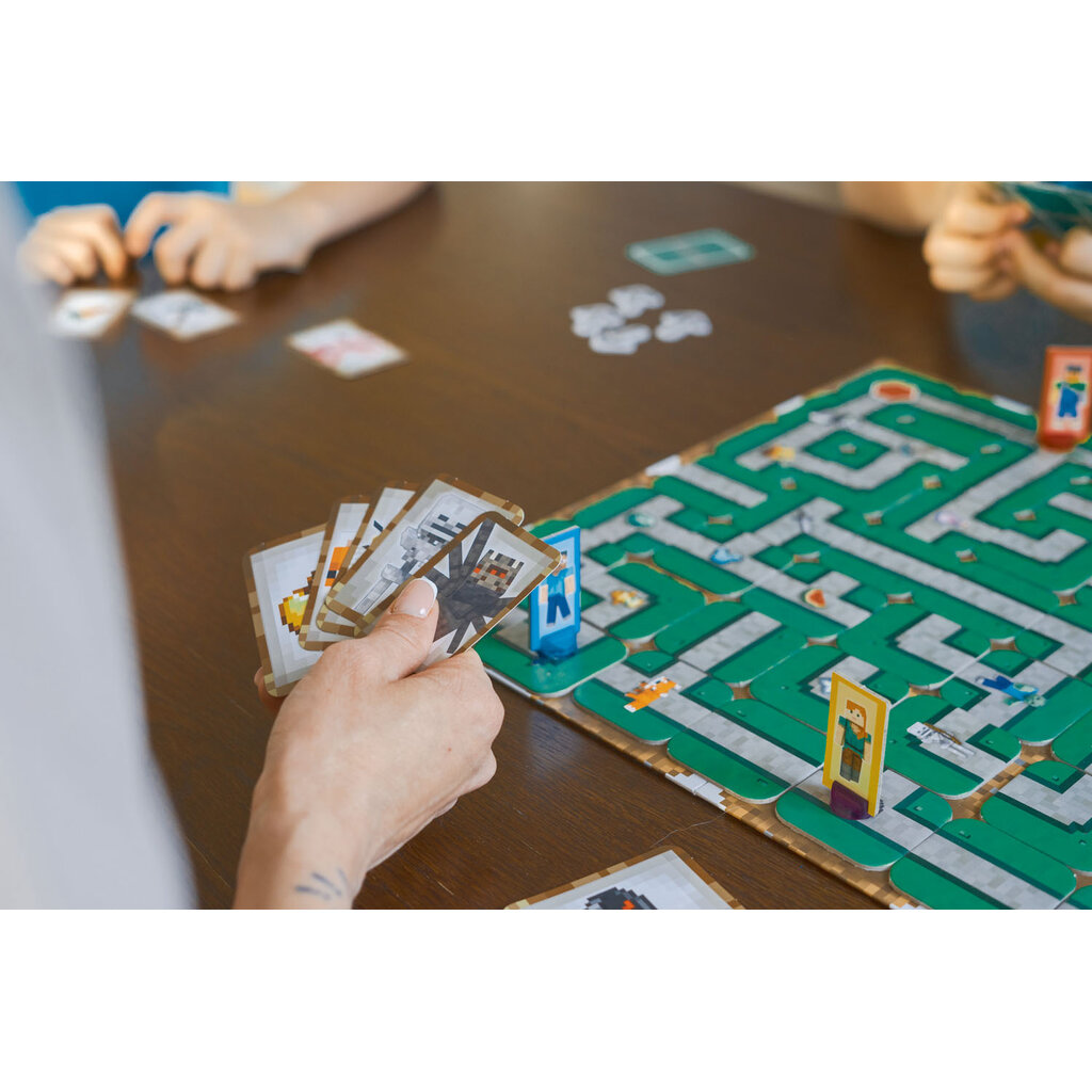 RAVENSBURGER Minecraft Labyrinth Board Game