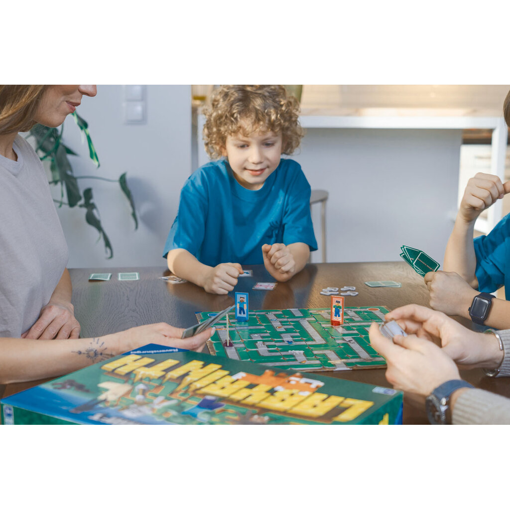 RAVENSBURGER Minecraft Labyrinth Board Game