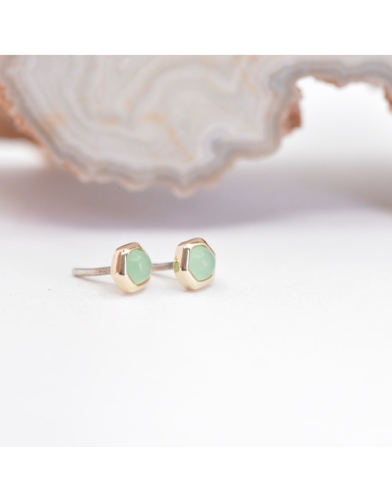 BVLA 3mm Honeycomb with 2mm Sandblasted Chrysoprase Cabochon in 14k Yellow Gold Threadless Ends