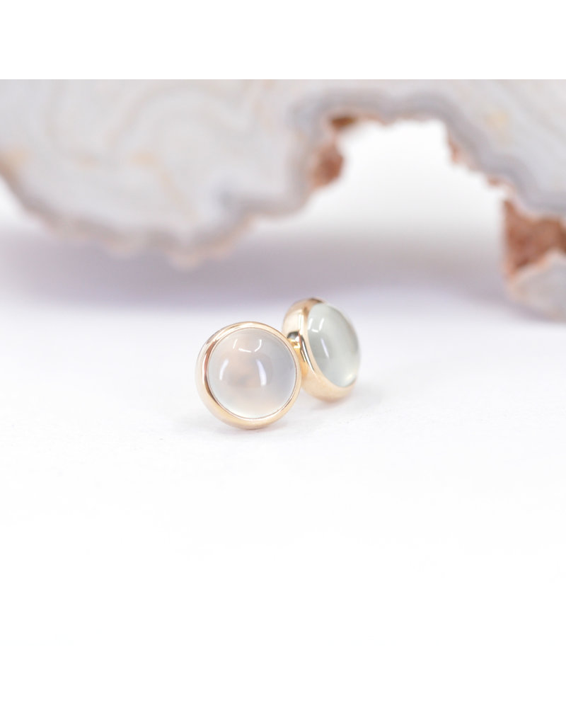 BVLA 4mm Cup with Aqua Chalcedony Cabochon in 14k Yellow Gold Threadless Ends