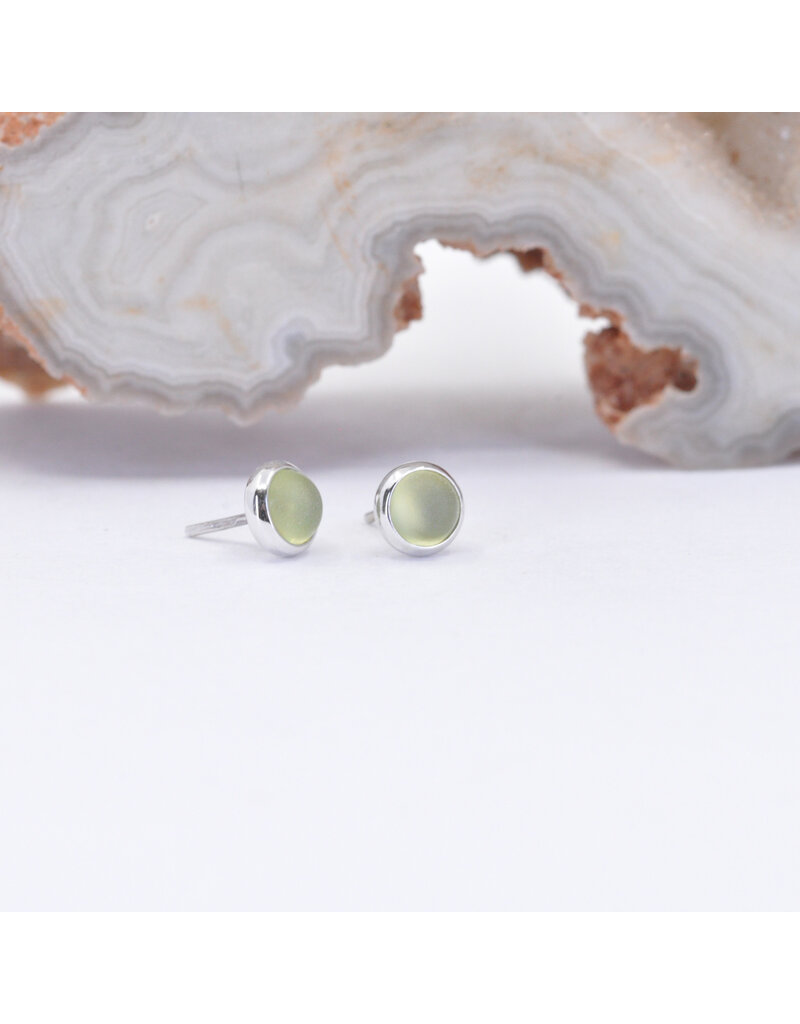 BVLA 3mm Cup with Sandblasted Grade AA Peridot Cabochon in 14k White Gold Threadless Ends