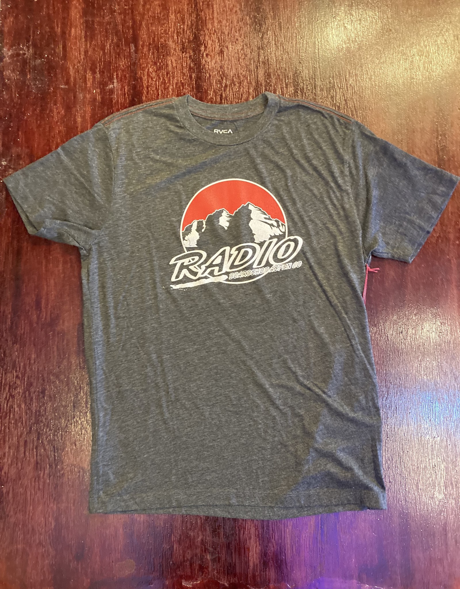 RADIO BOARDSHOP MAROON BELLS RVCA TEE 
