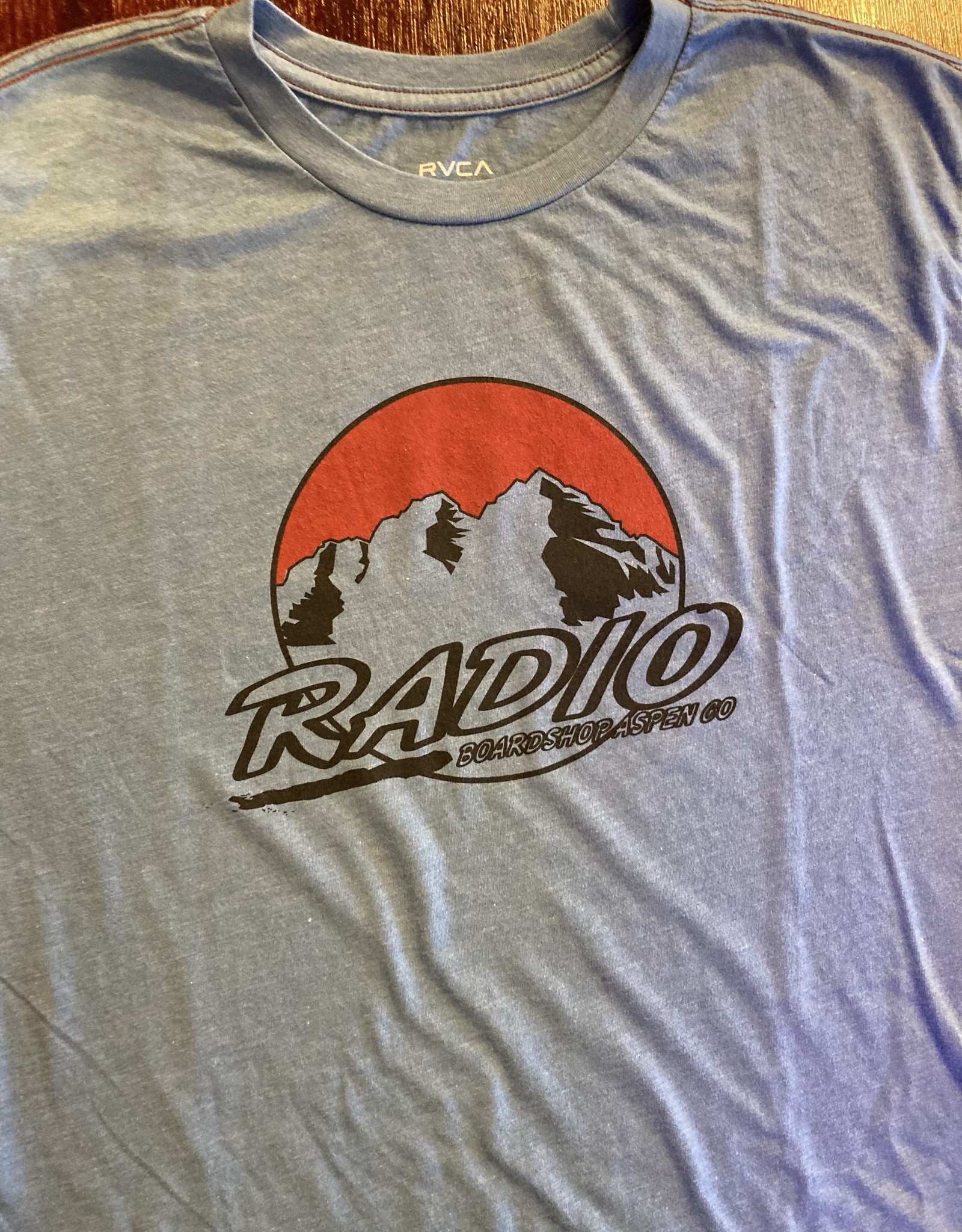 RADIO BOARDSHOP MAROON BELLS RVCA TEE 